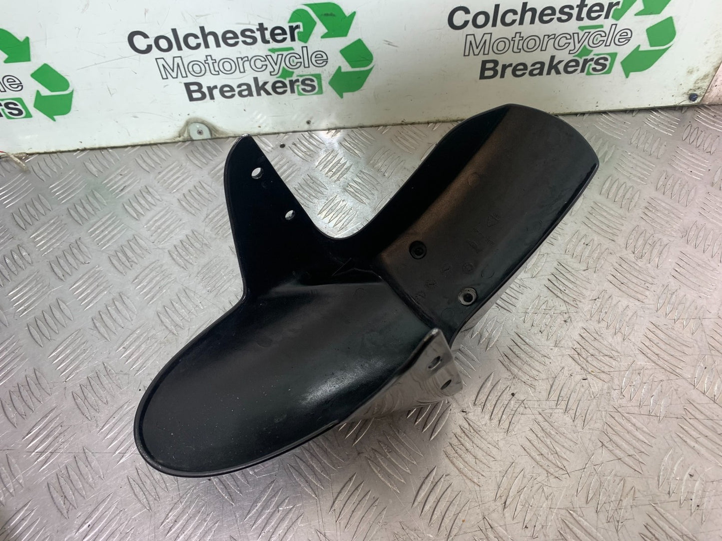 TRIUMPH 1050 SPEED TRIPLE FRONT MUDGUARD  YEAR 2005-2007 (CMB1322)