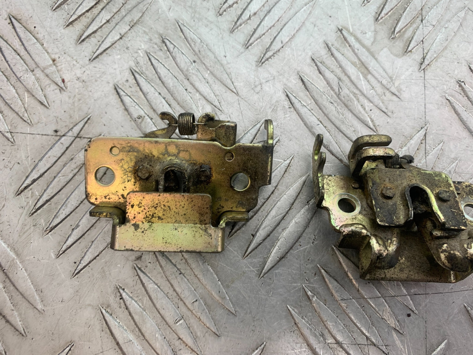 KAWASAKI J125 J125 SEAT CATCHES YEAR 2016-2020 (CMB1158)