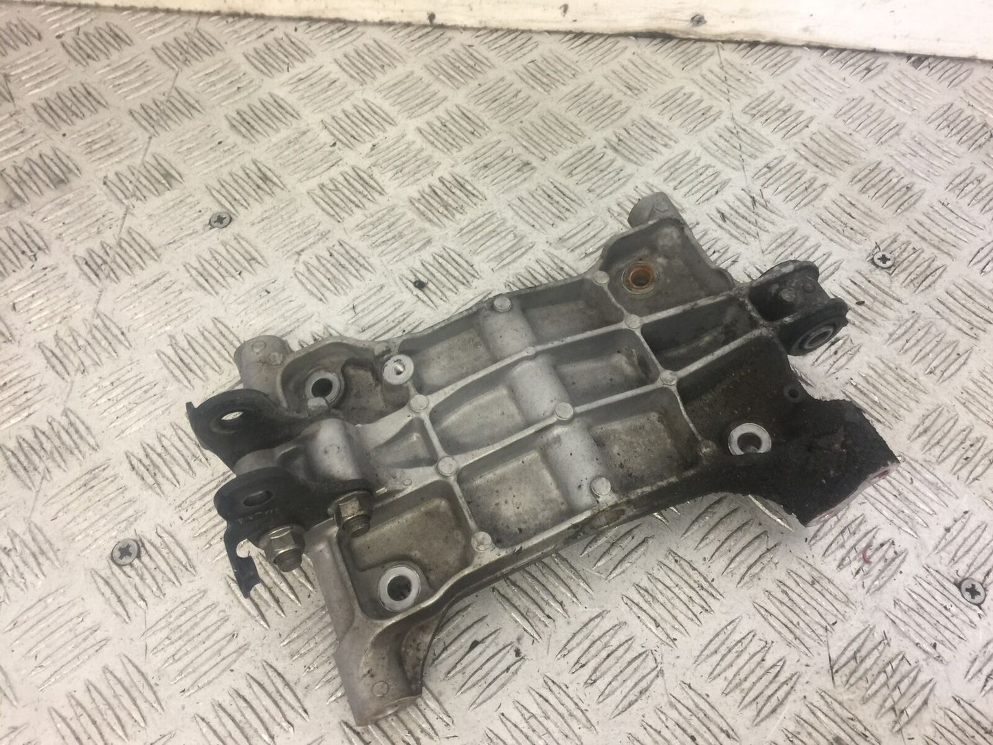 KAWASAKI NINJA 400 SWINGARM BRACKET  YEAR 2019  (STOCK 635)