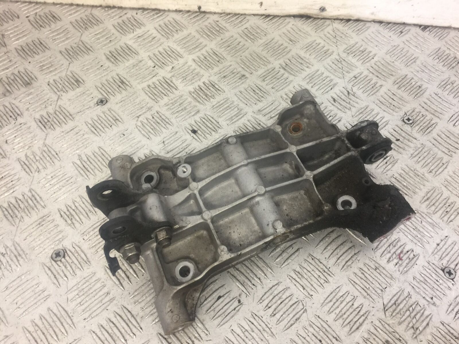 KAWASAKI NINJA 400 SWINGARM BRACKET  YEAR 2019  (STOCK 635)
