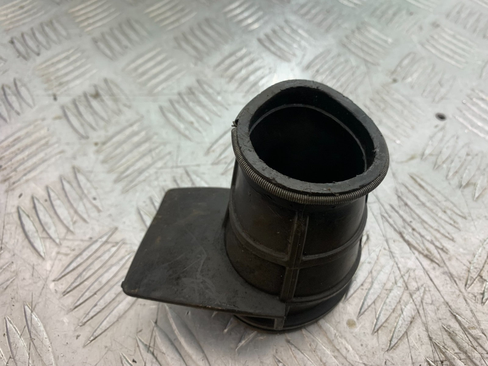KAWASAKI KLR250 KLR 250 AIRBOX RUBBER   YEAR 1984-2001 (CMB1225)