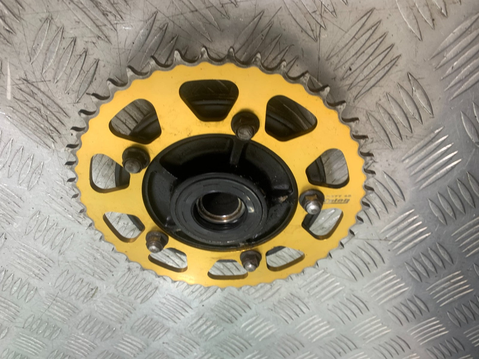 SUZUKI GSXR750 GSXR 750 K4 K5 REAR SPROCKET CARRIER  2004-2005 (CMB1319)