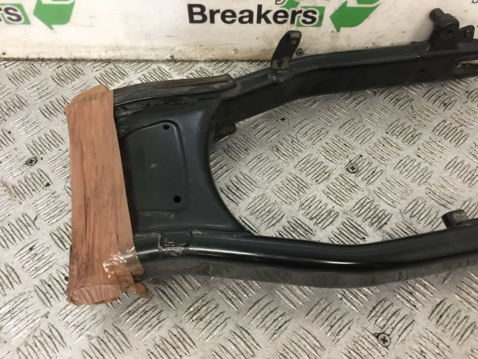 TRIUMPH 900 STREET SCRAMBLER SWINGARM  YEAR 2018  (STOCK 896)