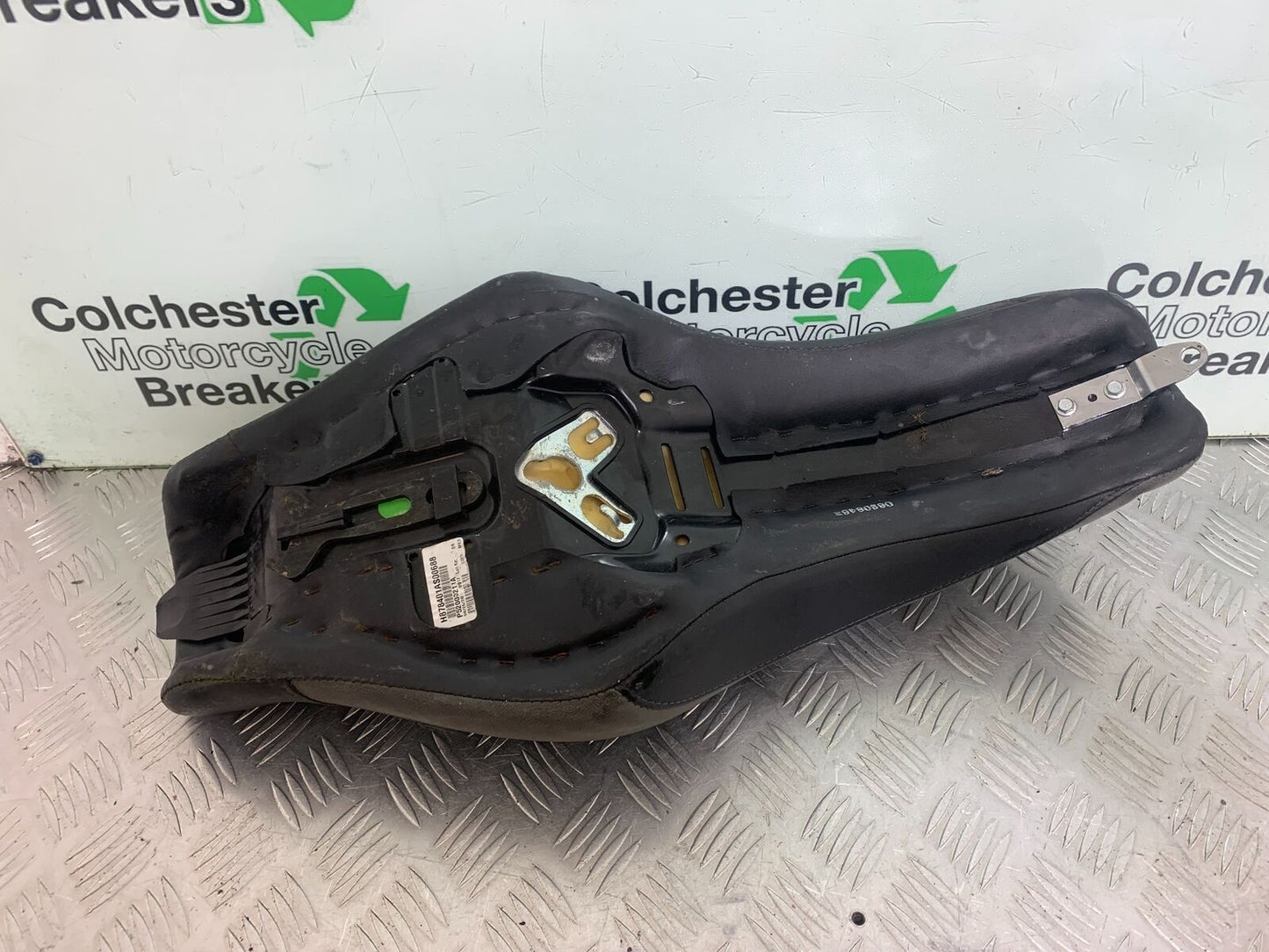 HARLEY DAVIDSON XL883 N IROD SEAT   YEAR 2020  (CMB1116)