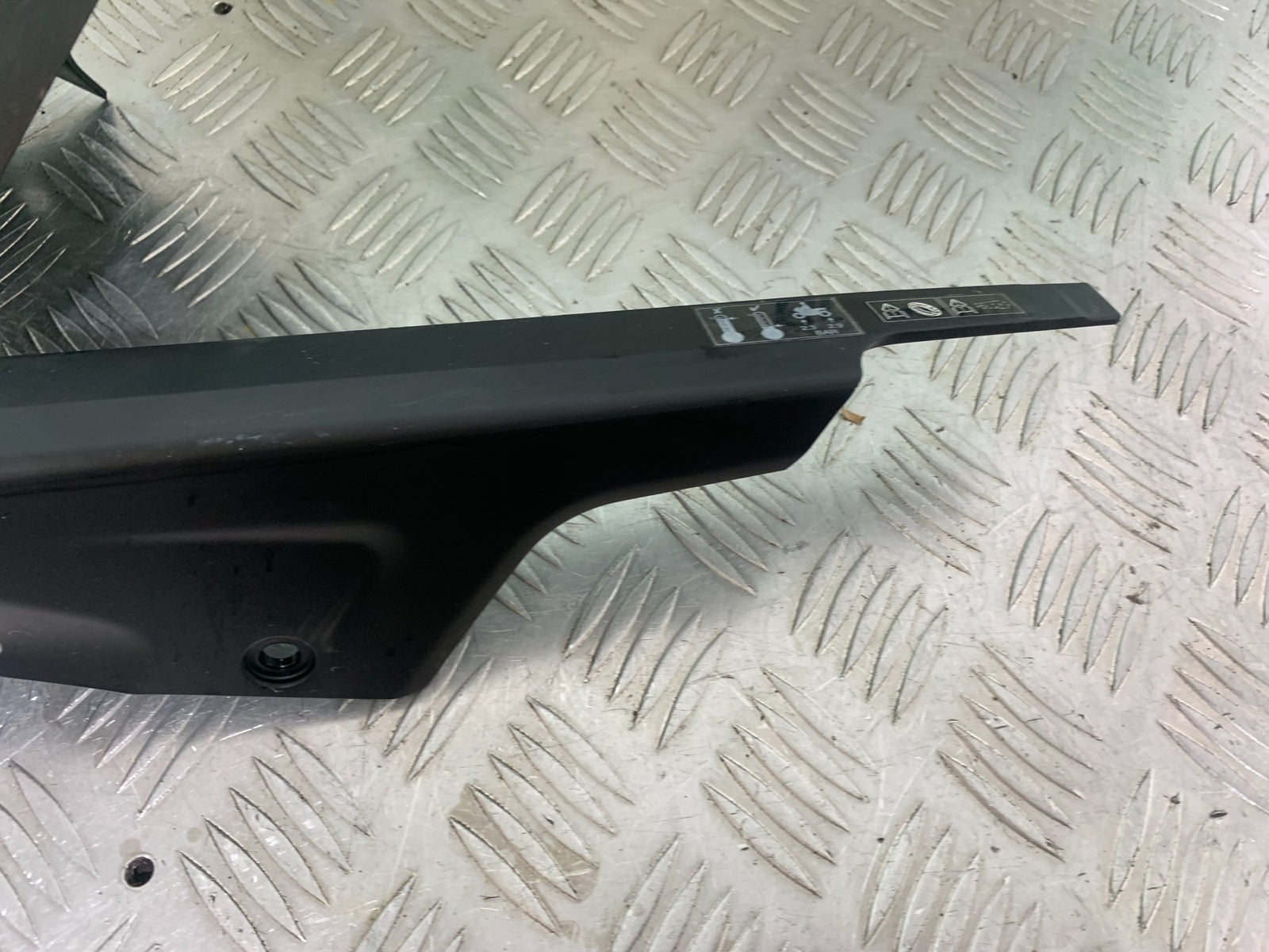 TRIUMPH TRIDENT 660 HUGGER   YEAR 2021-2024 (CMB1148)