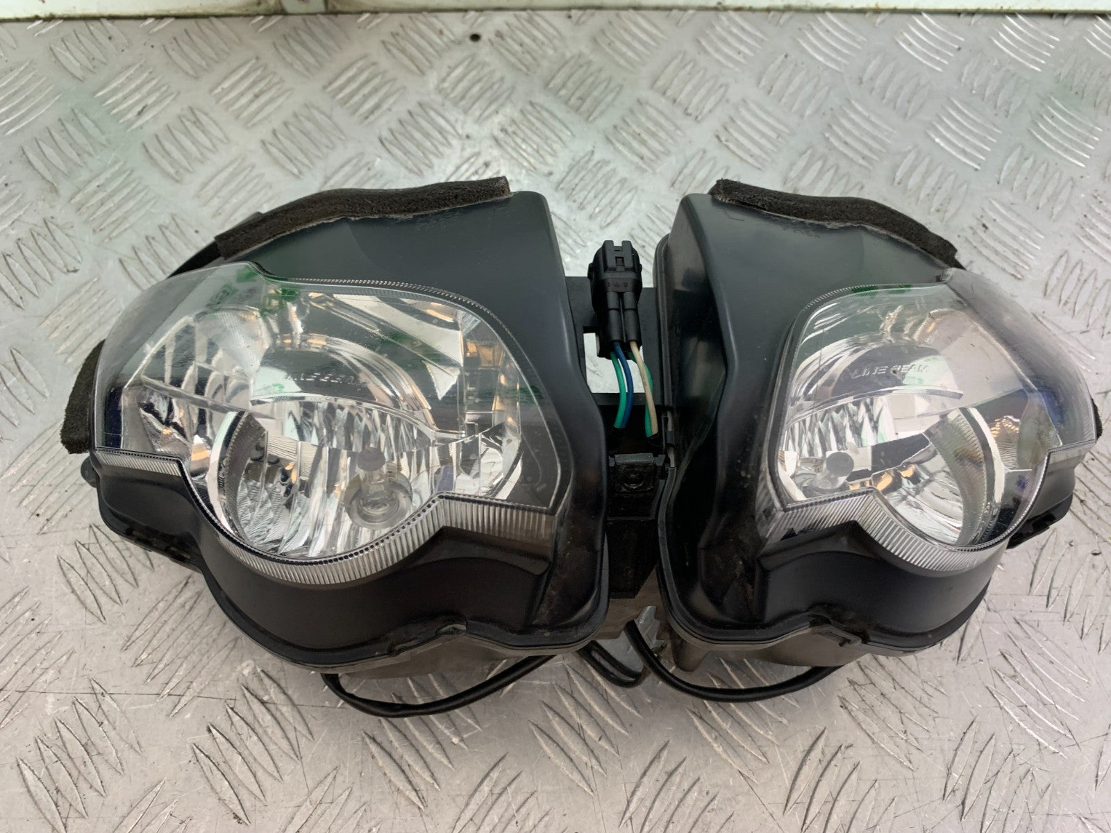 HONDA CBR1000 RR HEADLIGHT  YEAR 2008-2011 (CMB1330)