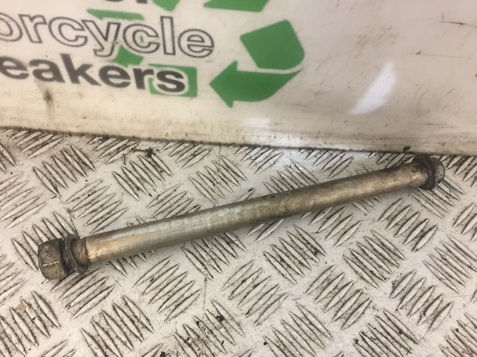 SUZUKI SFV650 SFV 650 GLADIUS SWINGARM SPINDLE 2009-15 (STOCK 709)