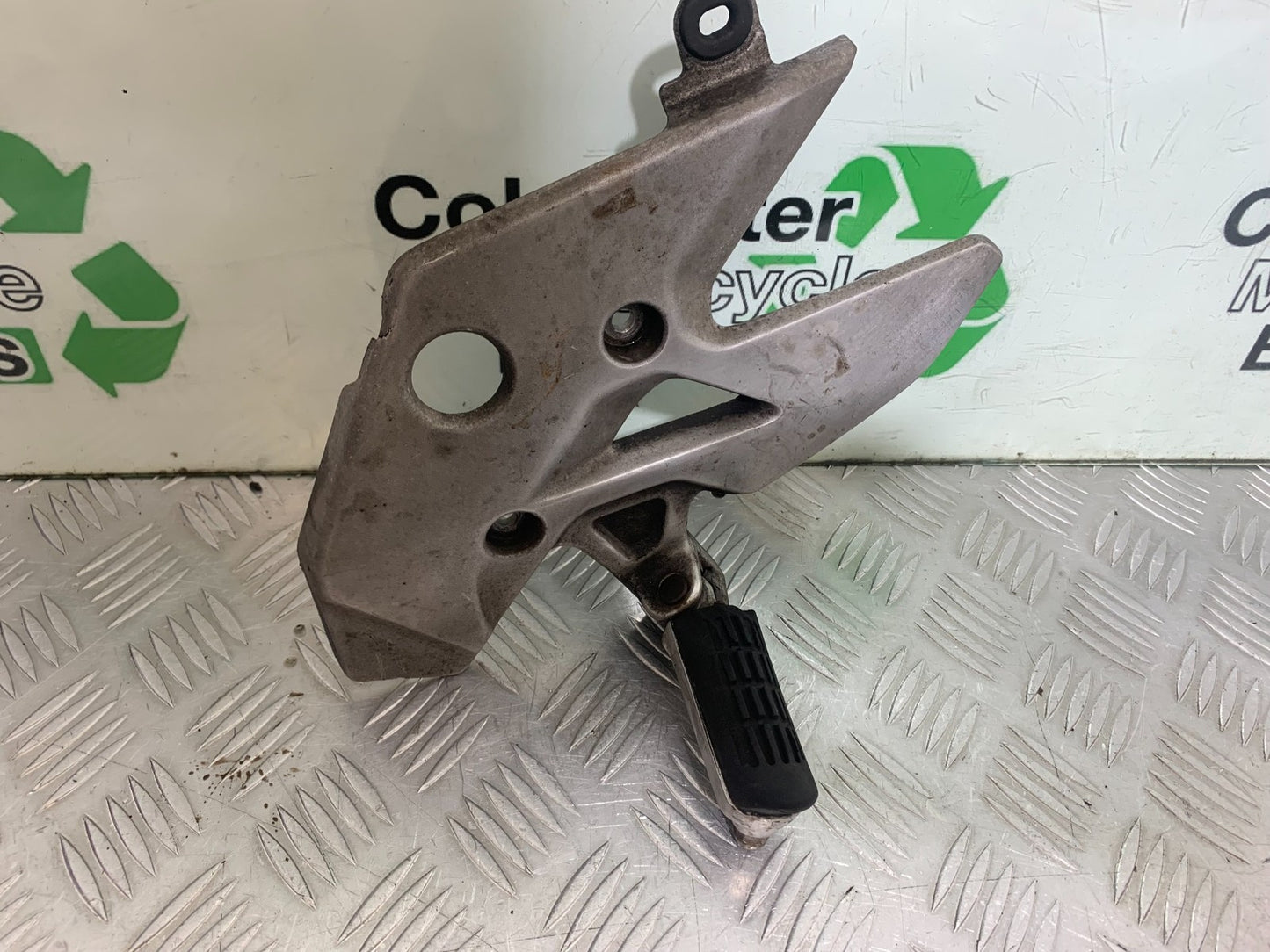 HONDA CB500 F CB500F FRONT LEFT HANGER  YEAR 2013-2015  (CMB1235)