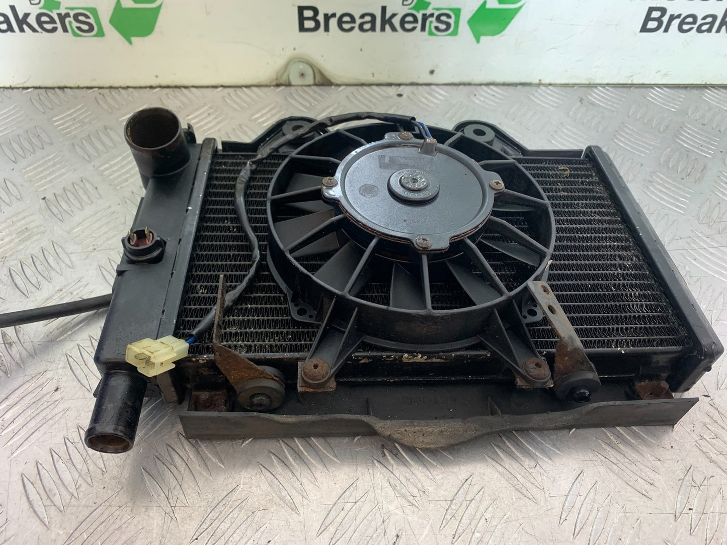 TRIUMPH TROPHY 900 RADIATOR AND FAN   YEAR 1991-95 (CMB1251)