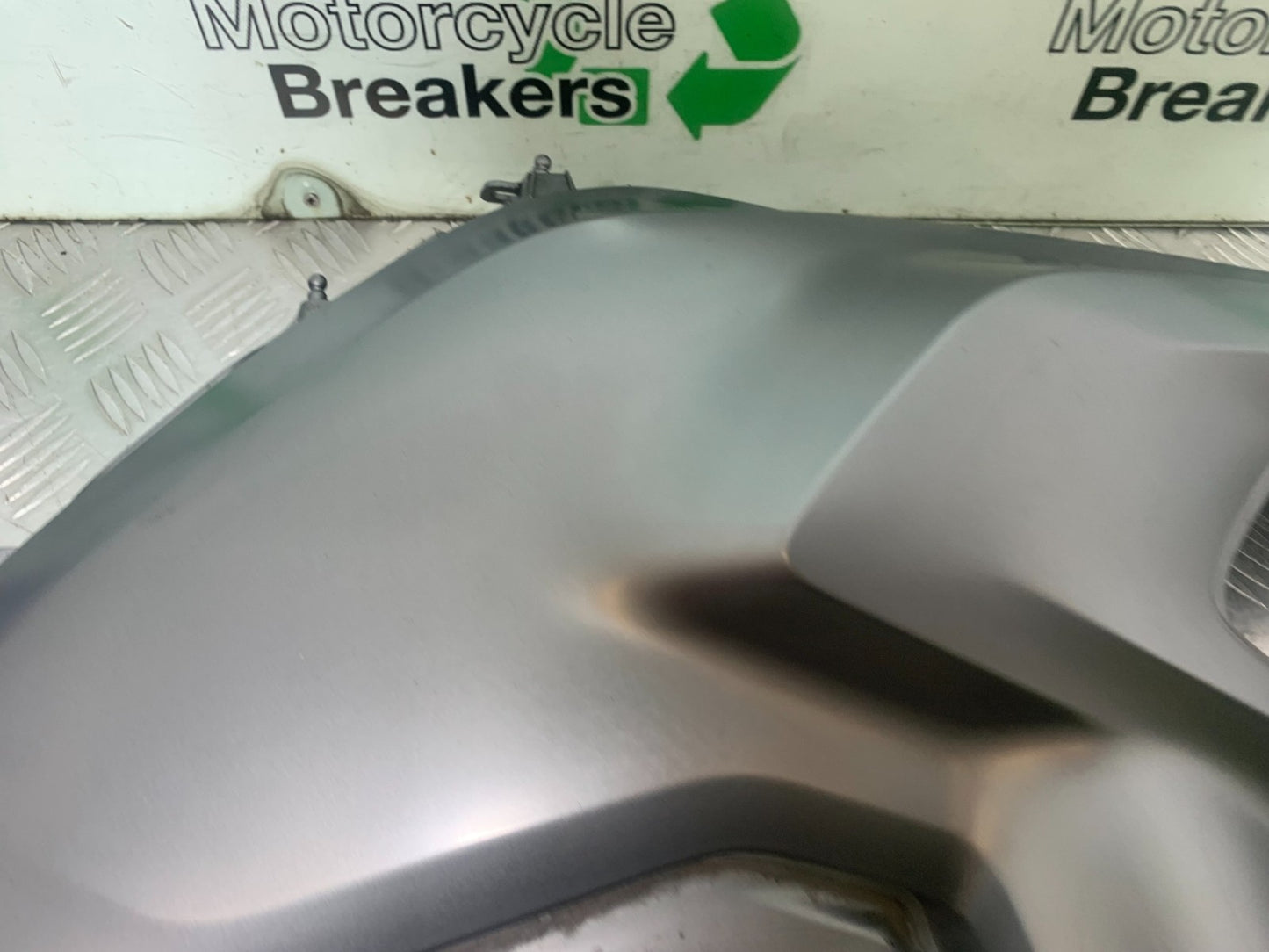 BMW R1200 R 1200 GS RIGHT TANK PANEL YEAR 2013-2016 (CMB1257)