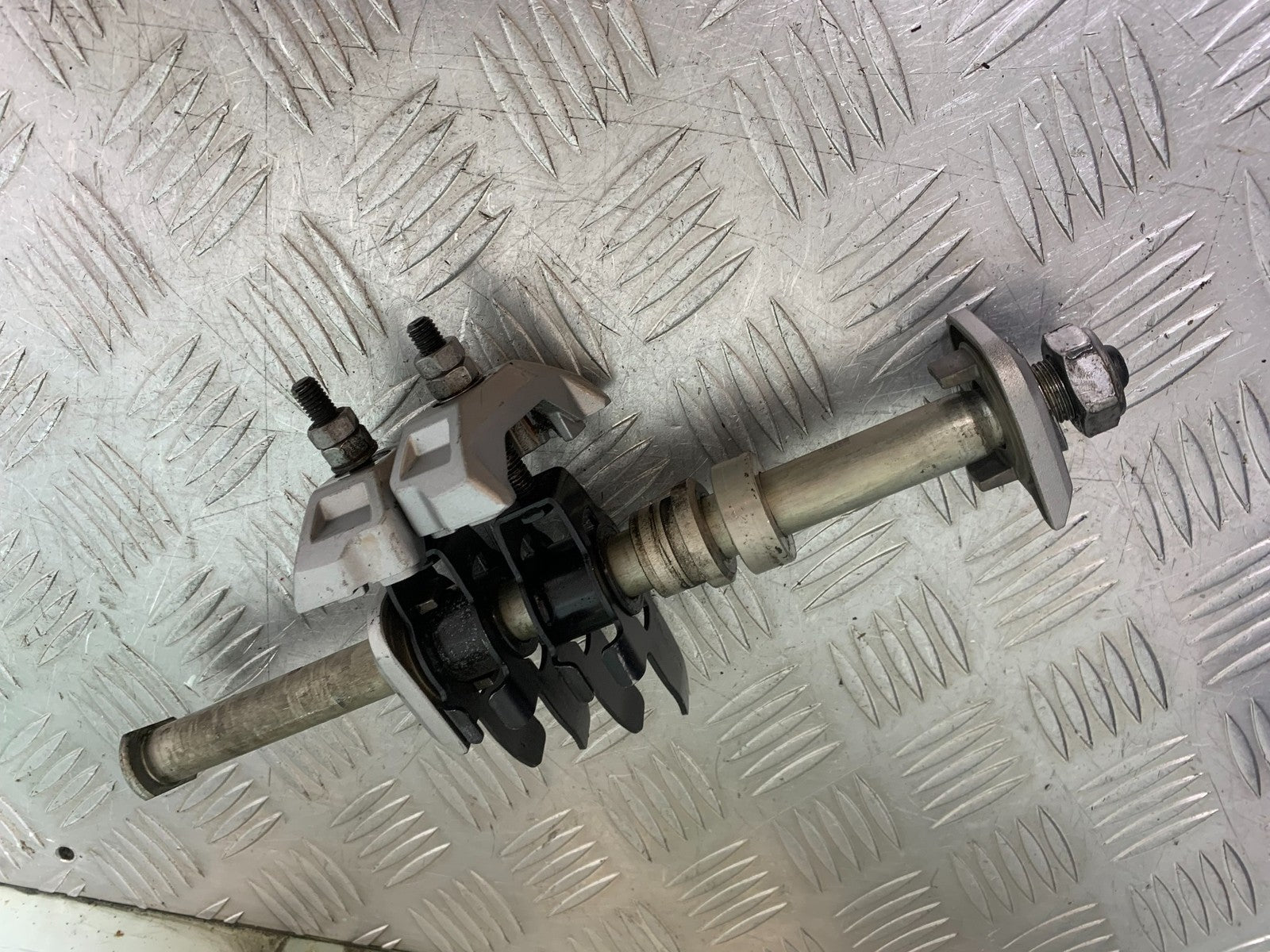 TRIUMPH TRIDENT 660 REAR WHEEL SPINDLE & ADJUSTERS YEAR 2021-2024 (CMB1295)