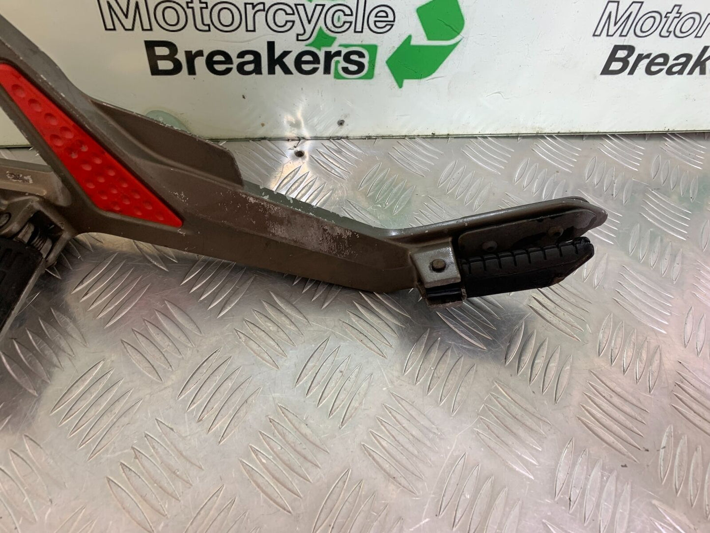 HONDA CB600 CB 600 HORNET FRONT LEFT HANGER   YEAR 1998-2002 (CMB1011)