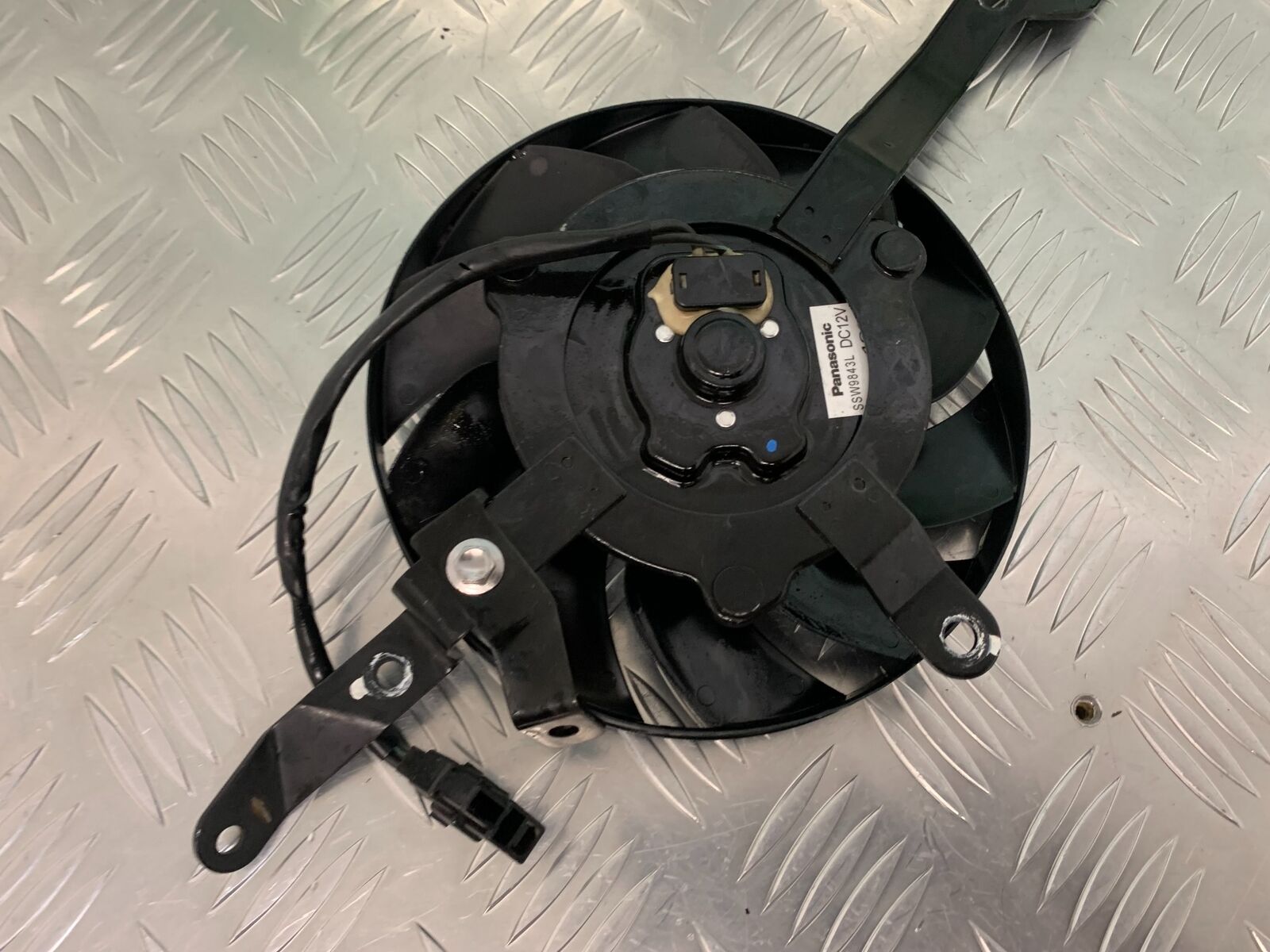TRIUMPH SPEED TRIPLE R 1050 RADIATOR FAN YEAR 2014 (STOCK 934)