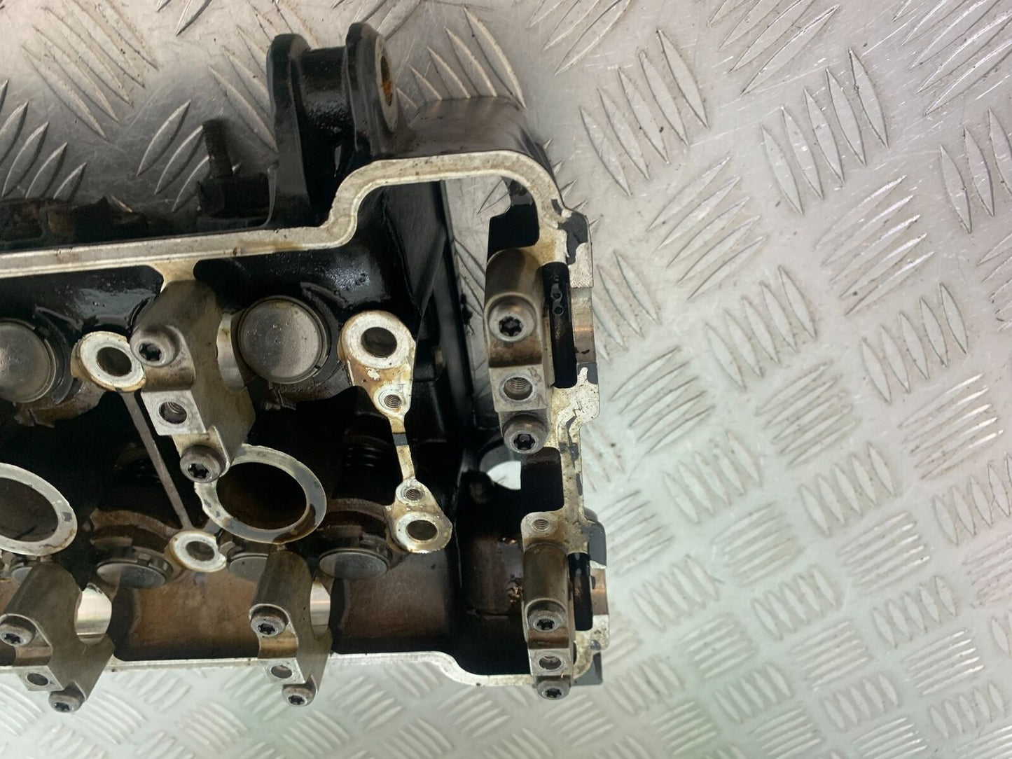 TRIUMPH 955i SPRINT ST CYLINDER HEAD  YEAR 1999-2004 (STOCK 735)
