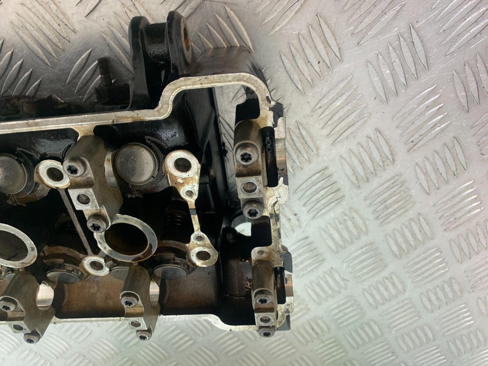TRIUMPH 955i SPRINT ST CYLINDER HEAD  YEAR 1999-2004 (STOCK 735)