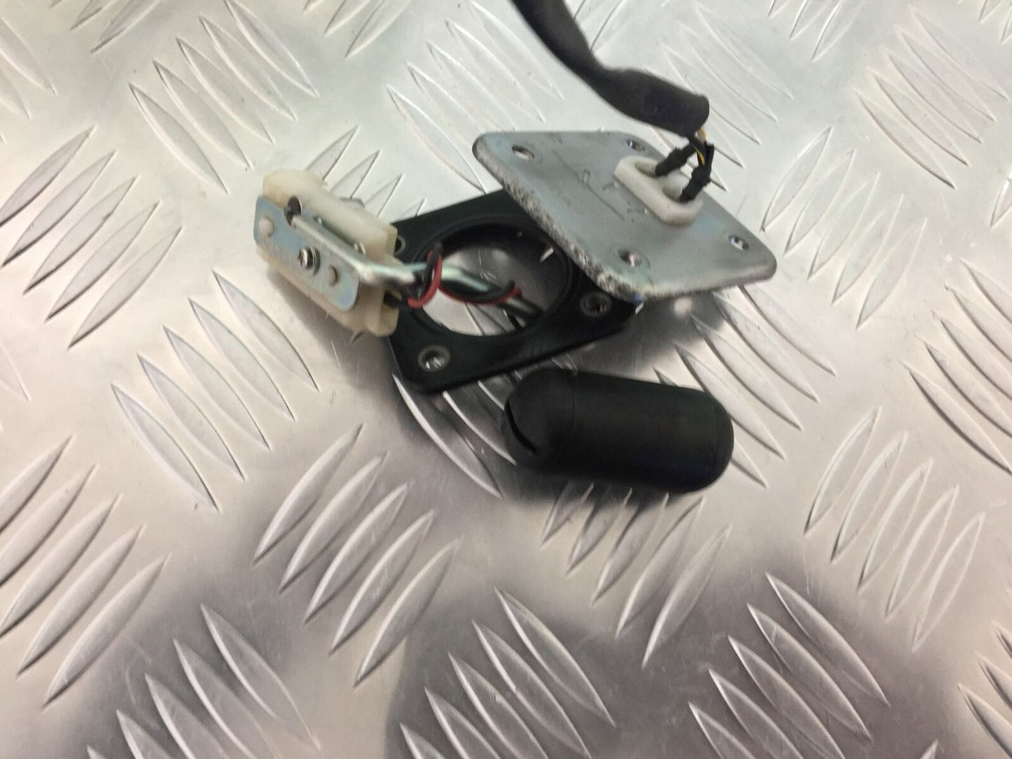 KAWASAKI ER6 N PETROL TANK SENDER   YEAR 2009-2011  (STOCK 928)