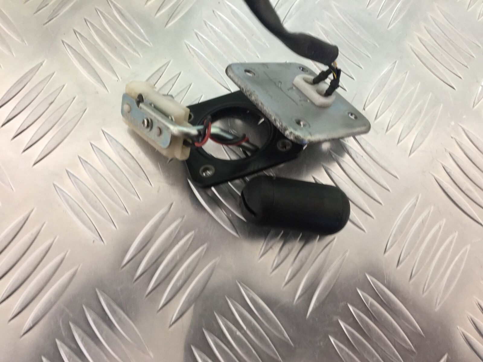 KAWASAKI ER6 N PETROL TANK SENDER   YEAR 2009-2011  (STOCK 928)