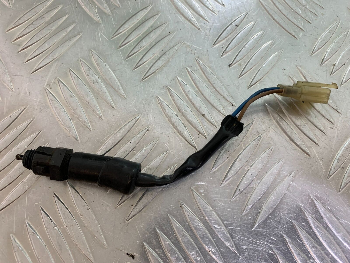 KAWASAKI ZR 750 ZEPHYR REAR BRAKE LIGHT SWITCH YEAR 1991-95 (CMB1008)