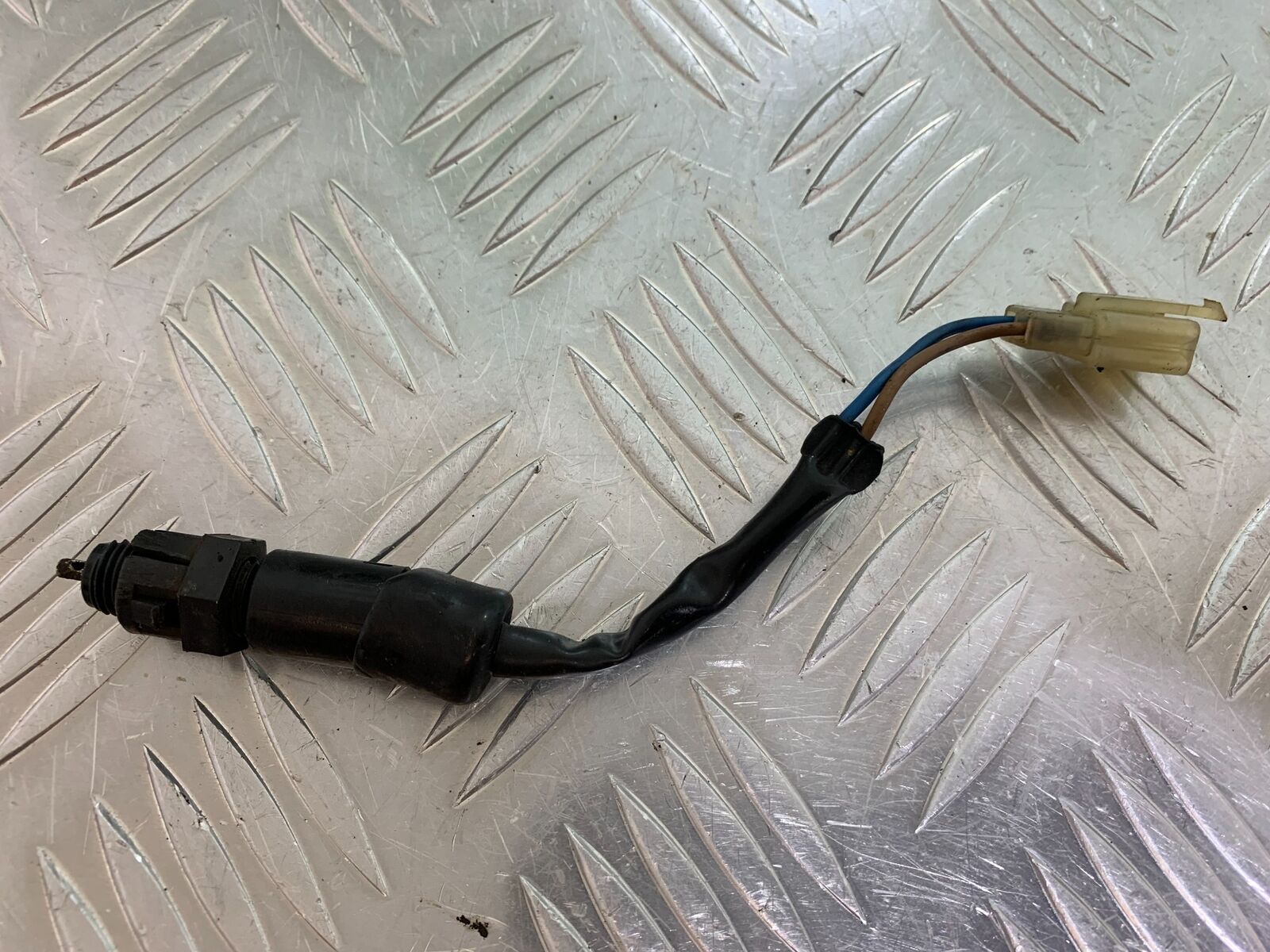 KAWASAKI ZR 750 ZEPHYR REAR BRAKE LIGHT SWITCH YEAR 1991-95 (CMB1008)