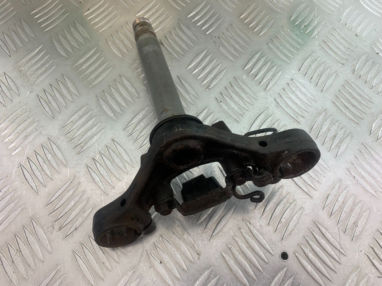 HONDA CBR125 CBR 125 BOTTOM YOKE   YEAR 2004-06  (CMB1040)