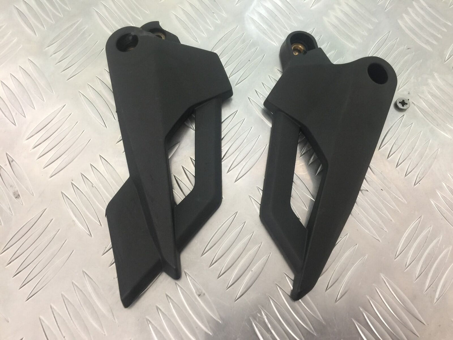 TRIUMPH TIGER 800 XRT HEEL PLATES  YEAR 2015-2017  (STOCK 920)