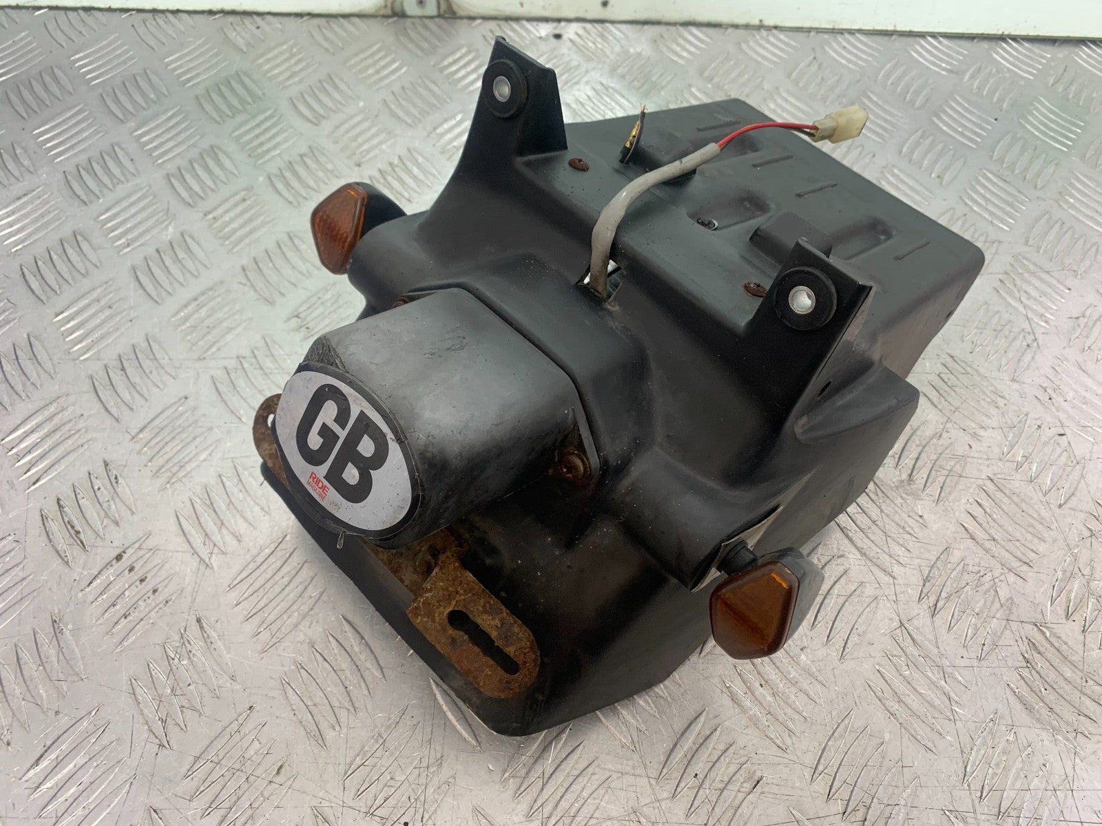KAWASAKI GPZ600 GPZ 600 REAR MUDGUARD   YEAR 1988-90 (CMB1258)