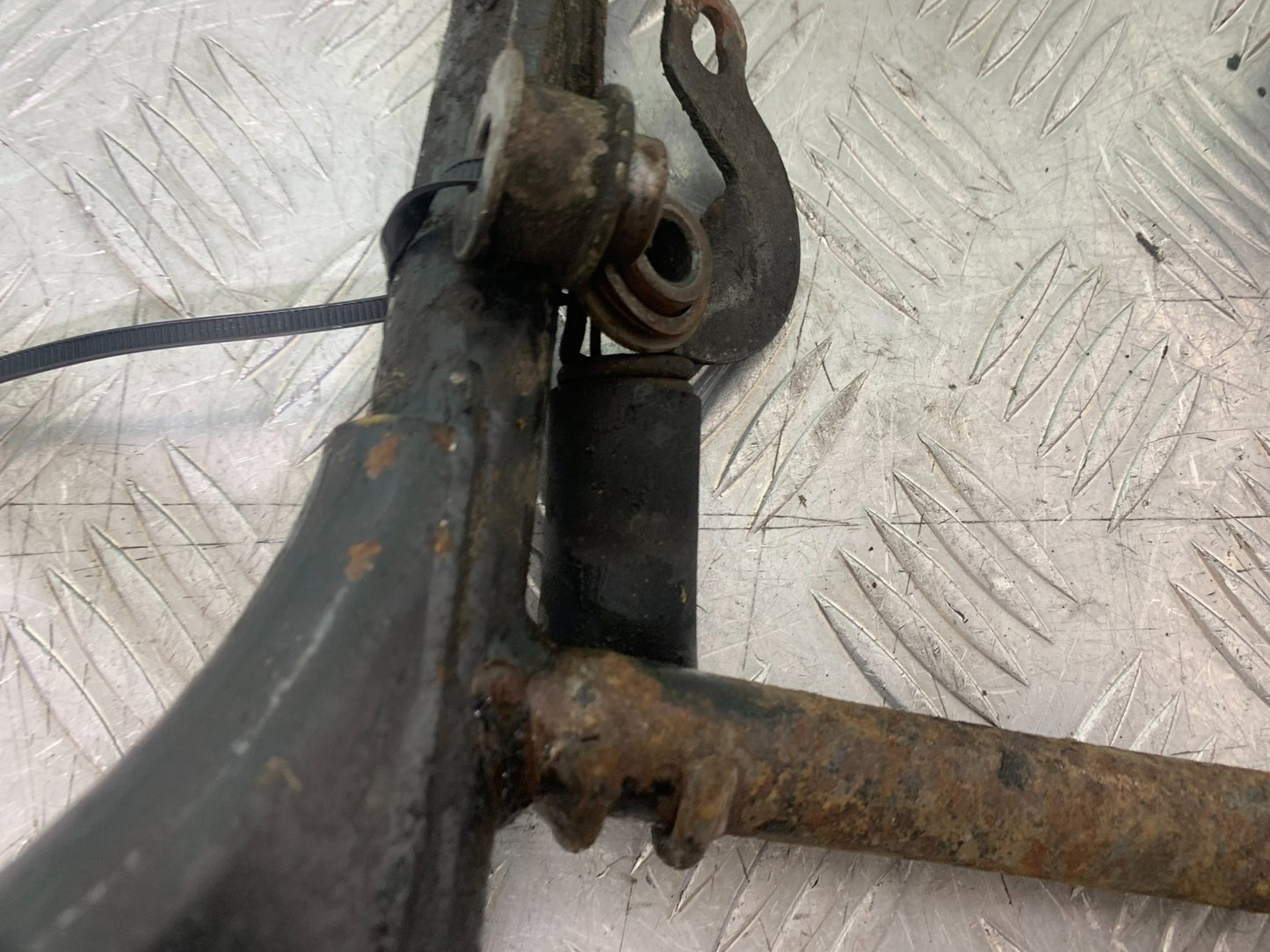 HONDA VFR800 PRE V-TEC CENTER STAND  YEAR 1998-2001 (CMB1233)