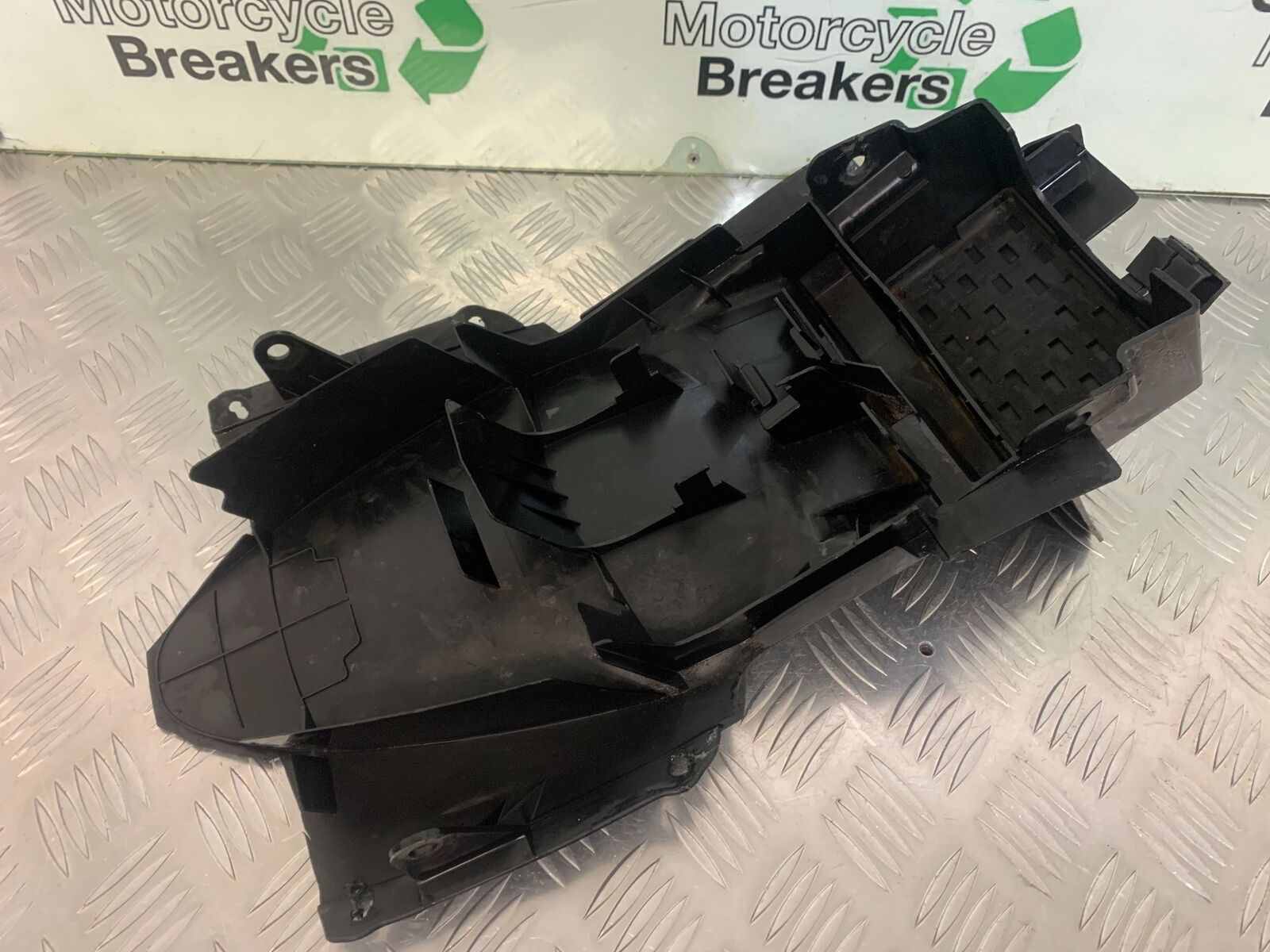 SUZUKI SV1000 SV 1000 K3 UNDERTRAY  YEAR 2004 (STOCK 970)
