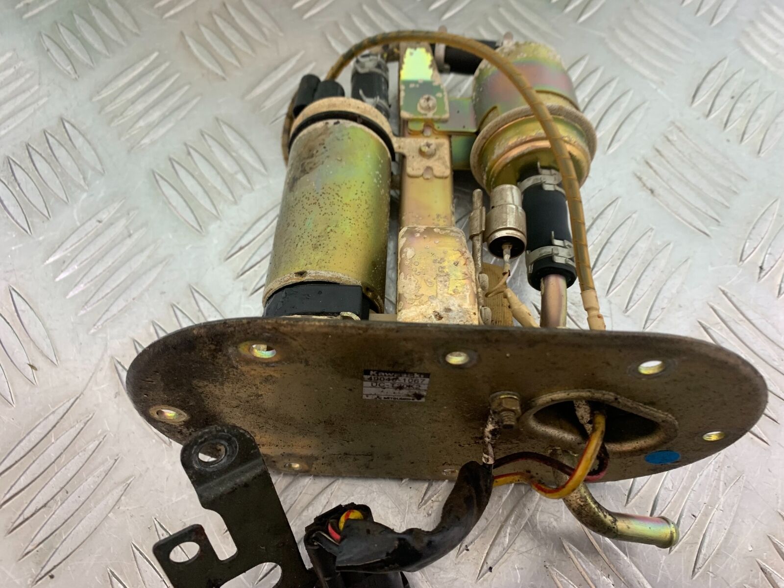 KAWASAKI ZX12R ZX12 R PETROL PUMP  YEAR 2000-01 (CMB1038)