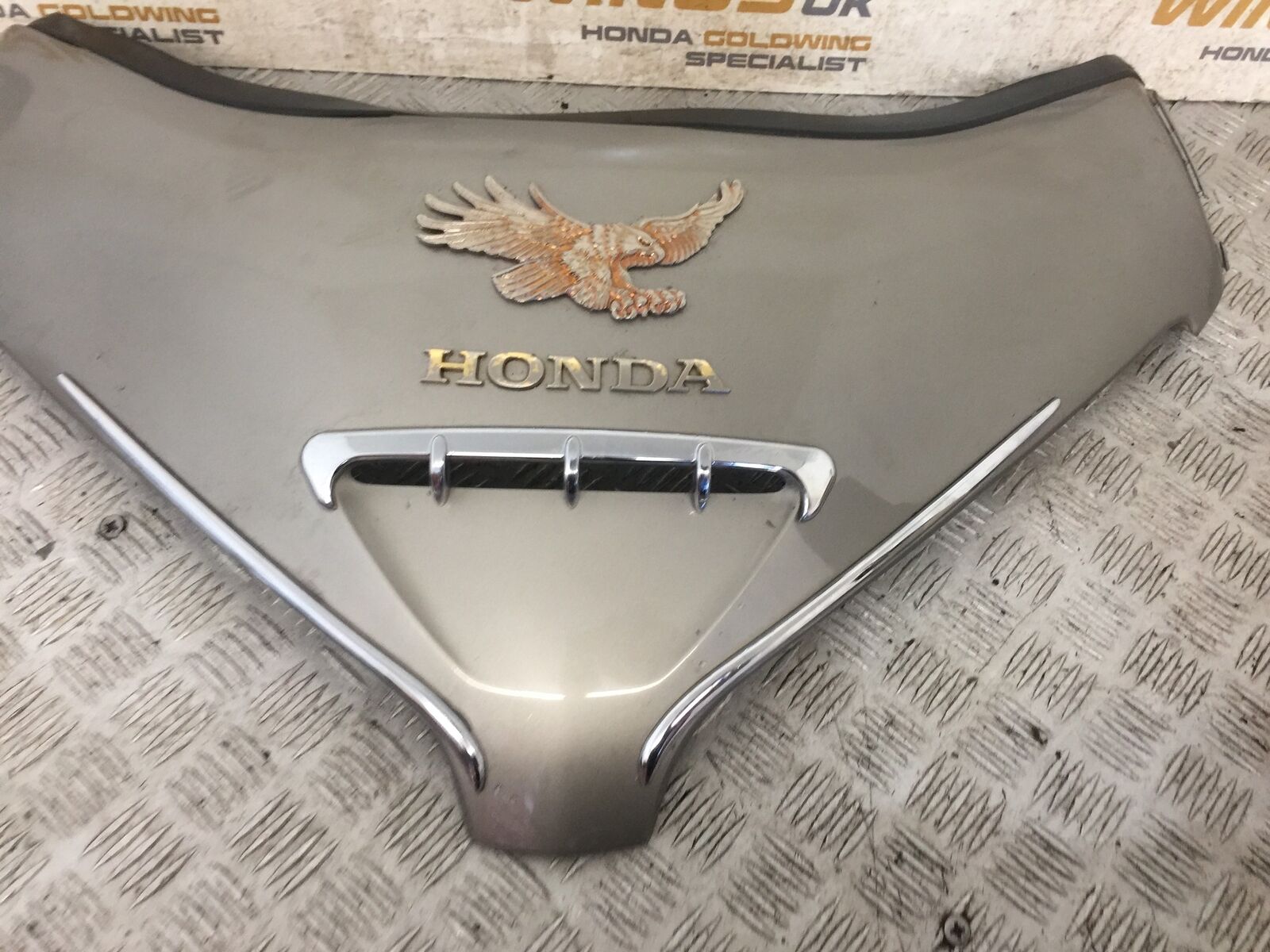 HONDA GL1800 GL 1800 TOP FAIRING PANEL YEAR 2004-10 ABS (STOCK 890)