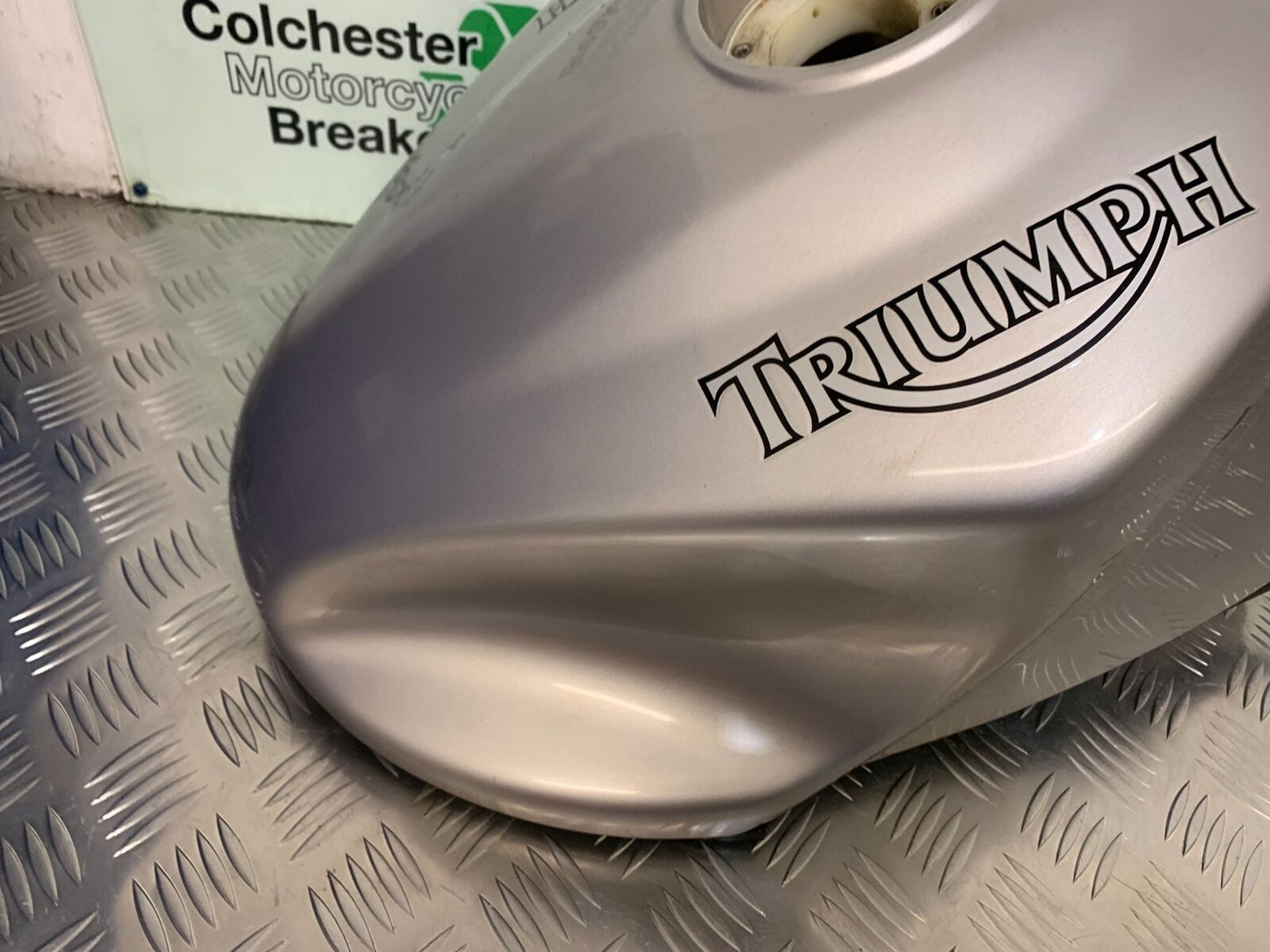 TRIUMPH 1050 SPRINT PETROL TANK YEAR 2004-2007 (STOCK 956)