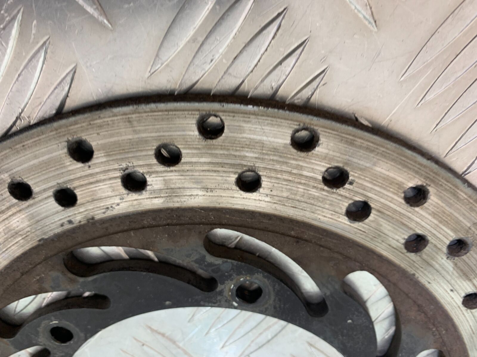 YAMAHA FJR1300 FJR 1300 REAR BRAKE DISC YEAR 2001-05 (CMB1005)