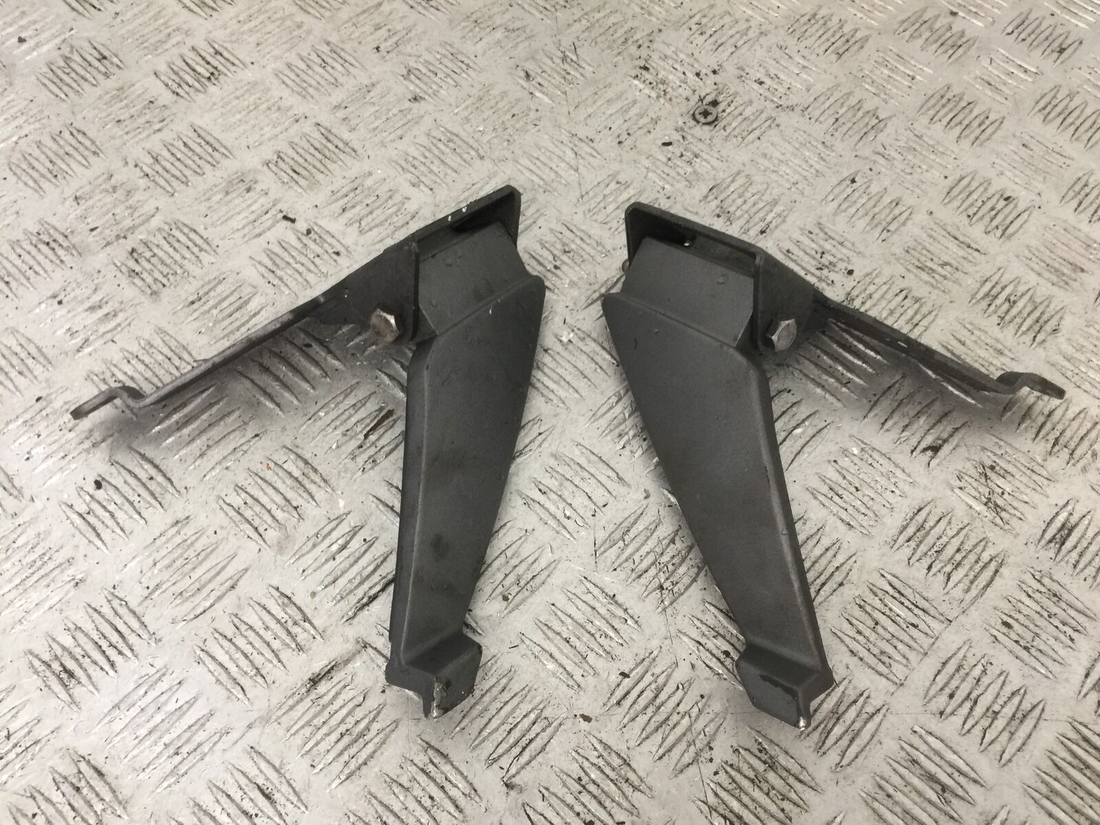 PEUGEOT GEOPOLIS 125 FOOTPEGS    YEAR 2011  (STOCK 887)