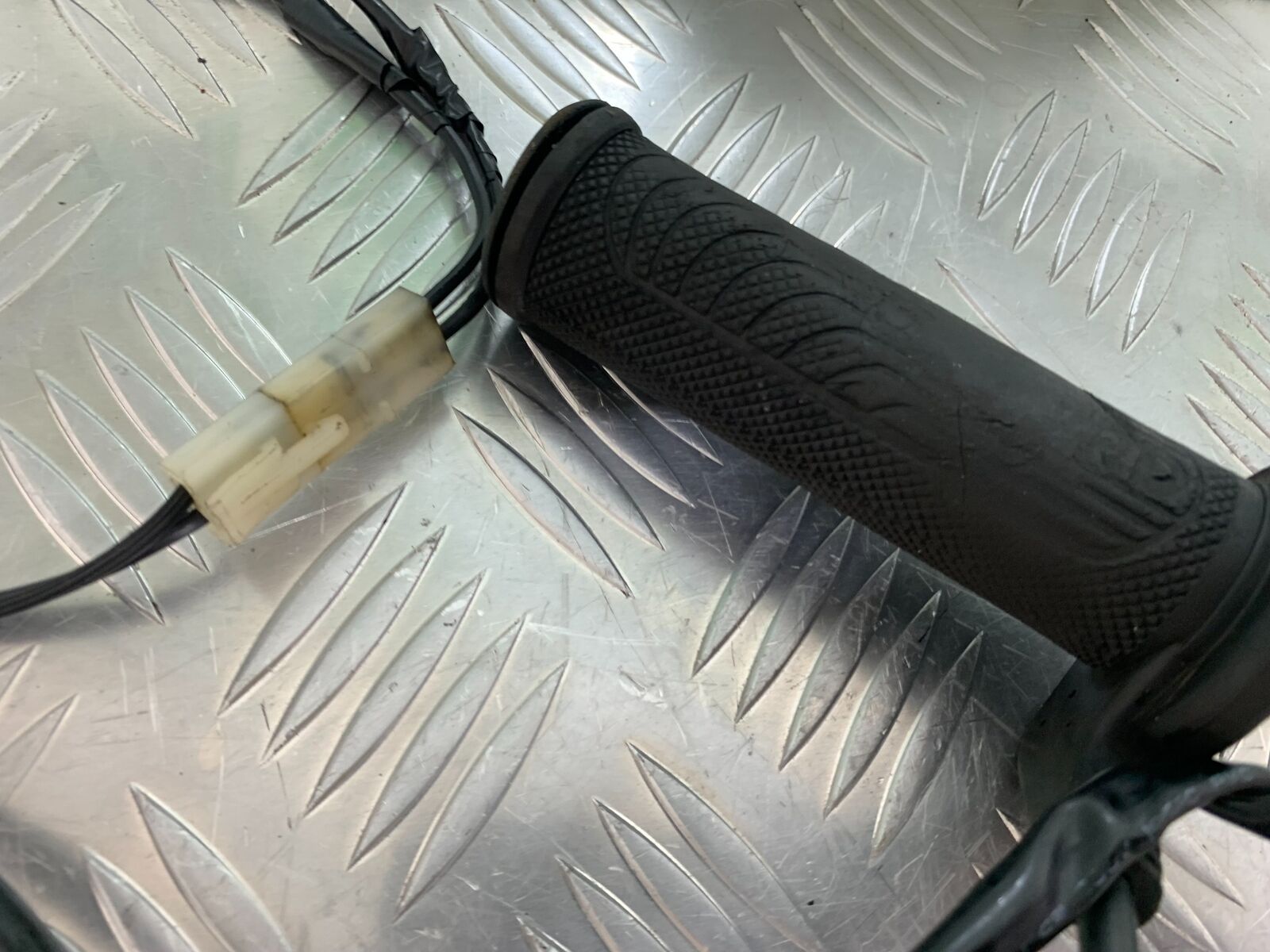 SUZUKI SV650 SV 650 1 X HEATED GRIP  YEAR 2003-2006 (CMB1024)