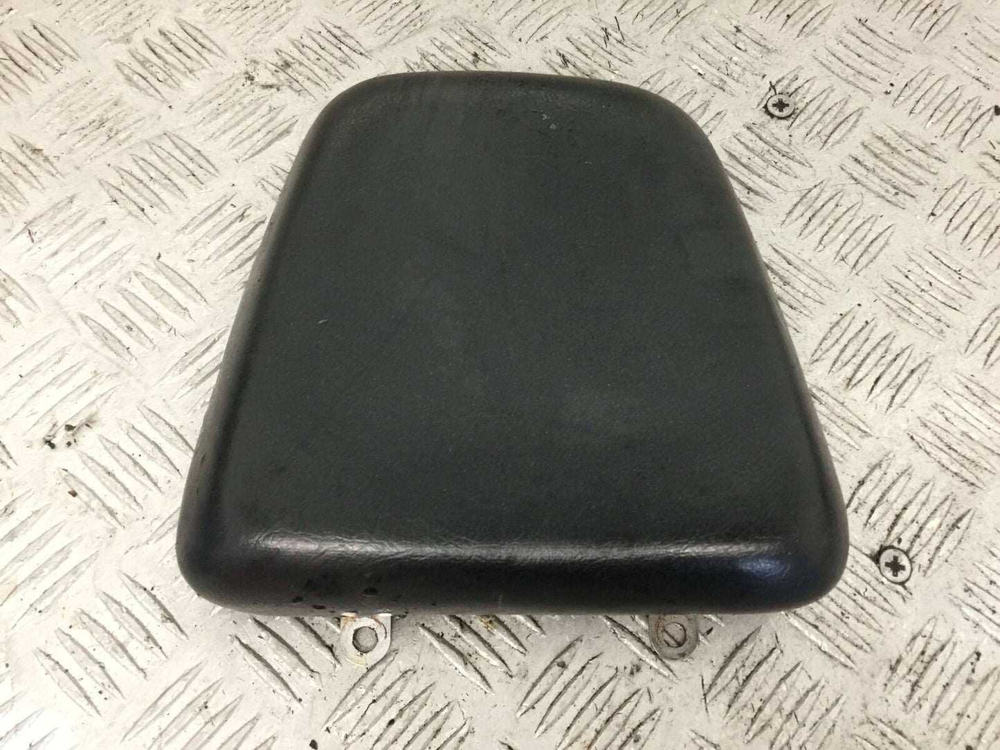 SUZUKI AN 250 BURGMAN BACKREST PAD  YEAR 1999  (STOCK 881)