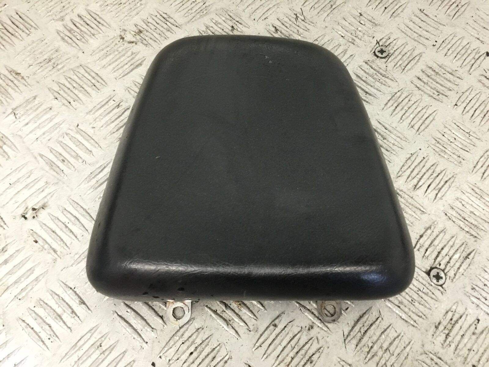 SUZUKI AN 250 BURGMAN BACKREST PAD  YEAR 1999  (STOCK 881)