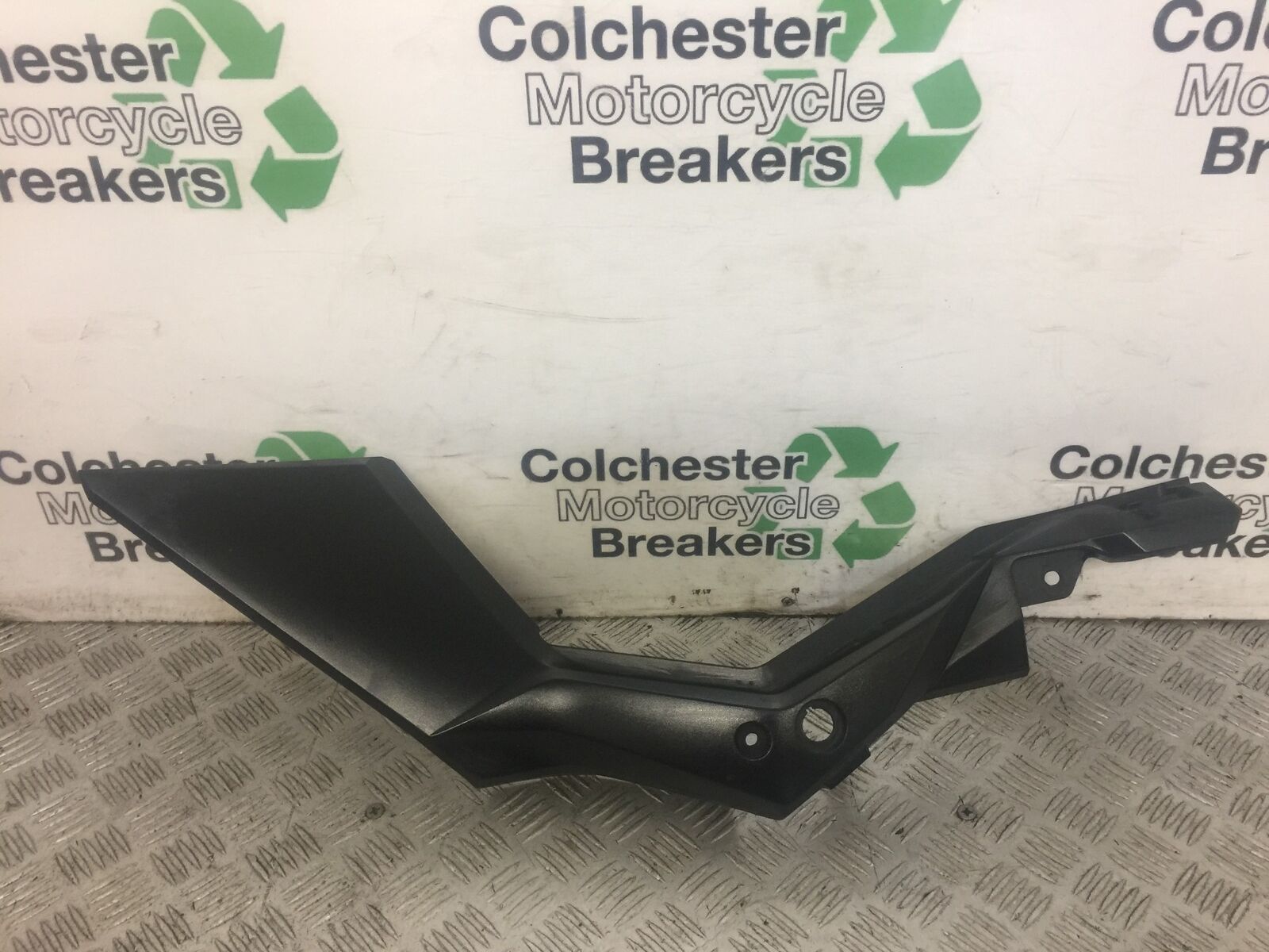 SUZUKI DL 650 V-STROM LEFT SEAT PANEL YEAR 2017 (STOCK 638)