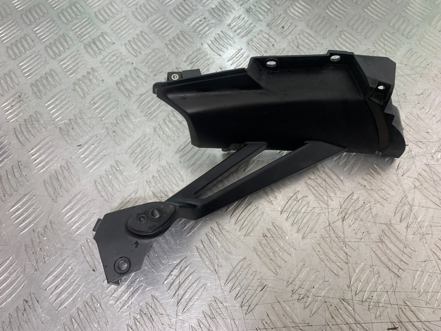 HONDA CBR1000 rr FIREBLADE RIGHT REAR INDICATOR MOUNT  2008-2011 (CMB1253)