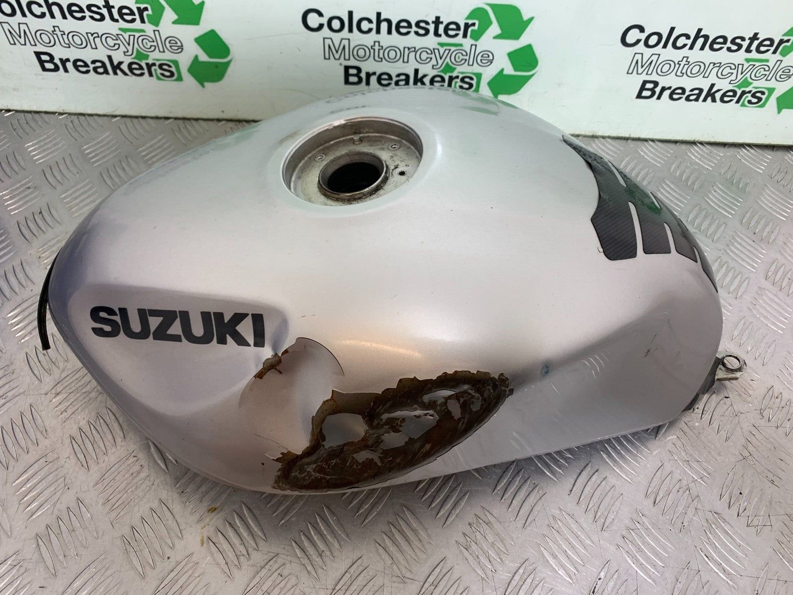 SUZUKI GSF1200 GSF 1200 BANDIT PETROL TANK YEAR 2001-2004 (CMB1188)