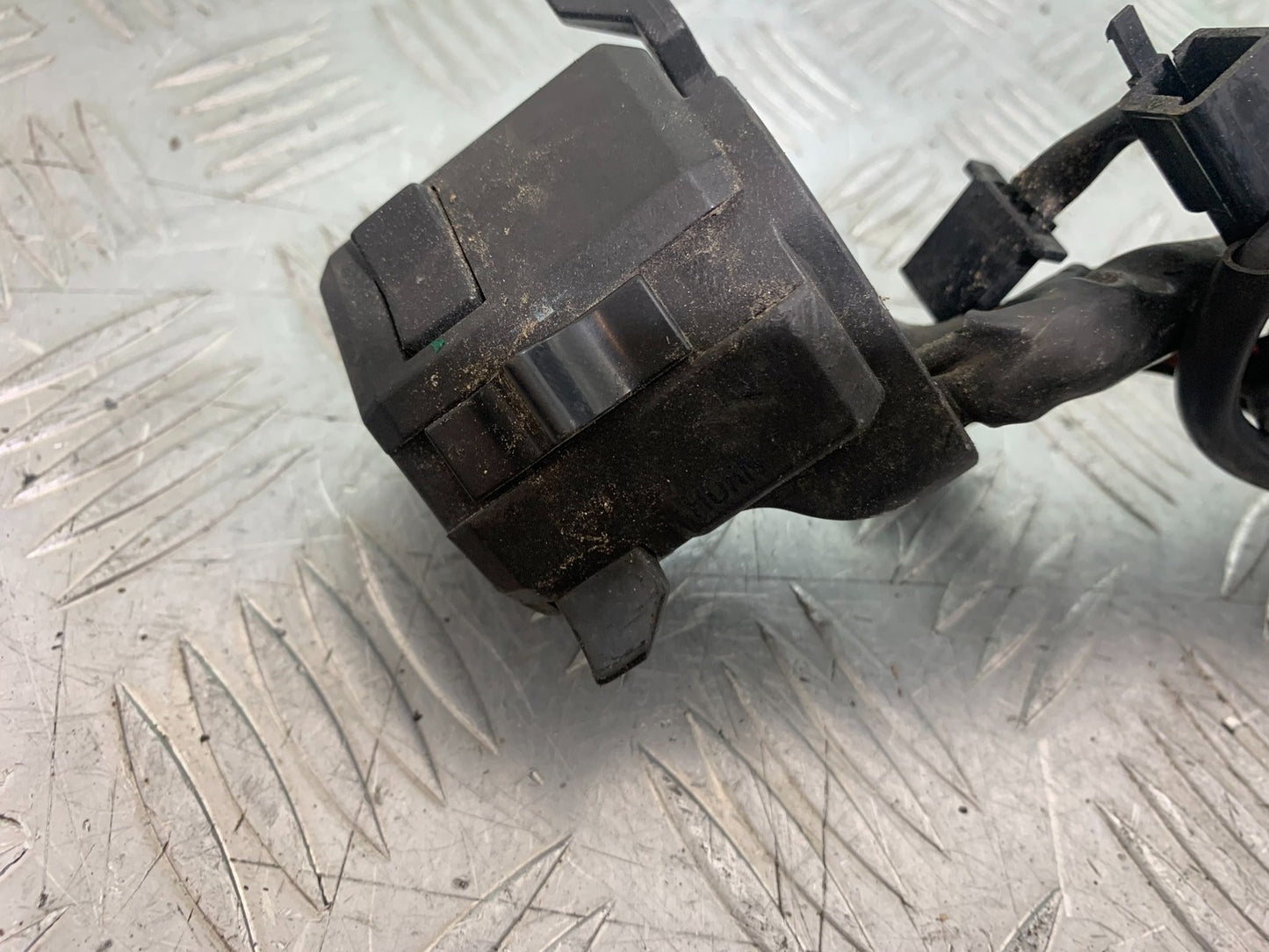 KAWASAKI GPX 750 GPX 750 LEFT SWITCH GEAR   YEAR 1990