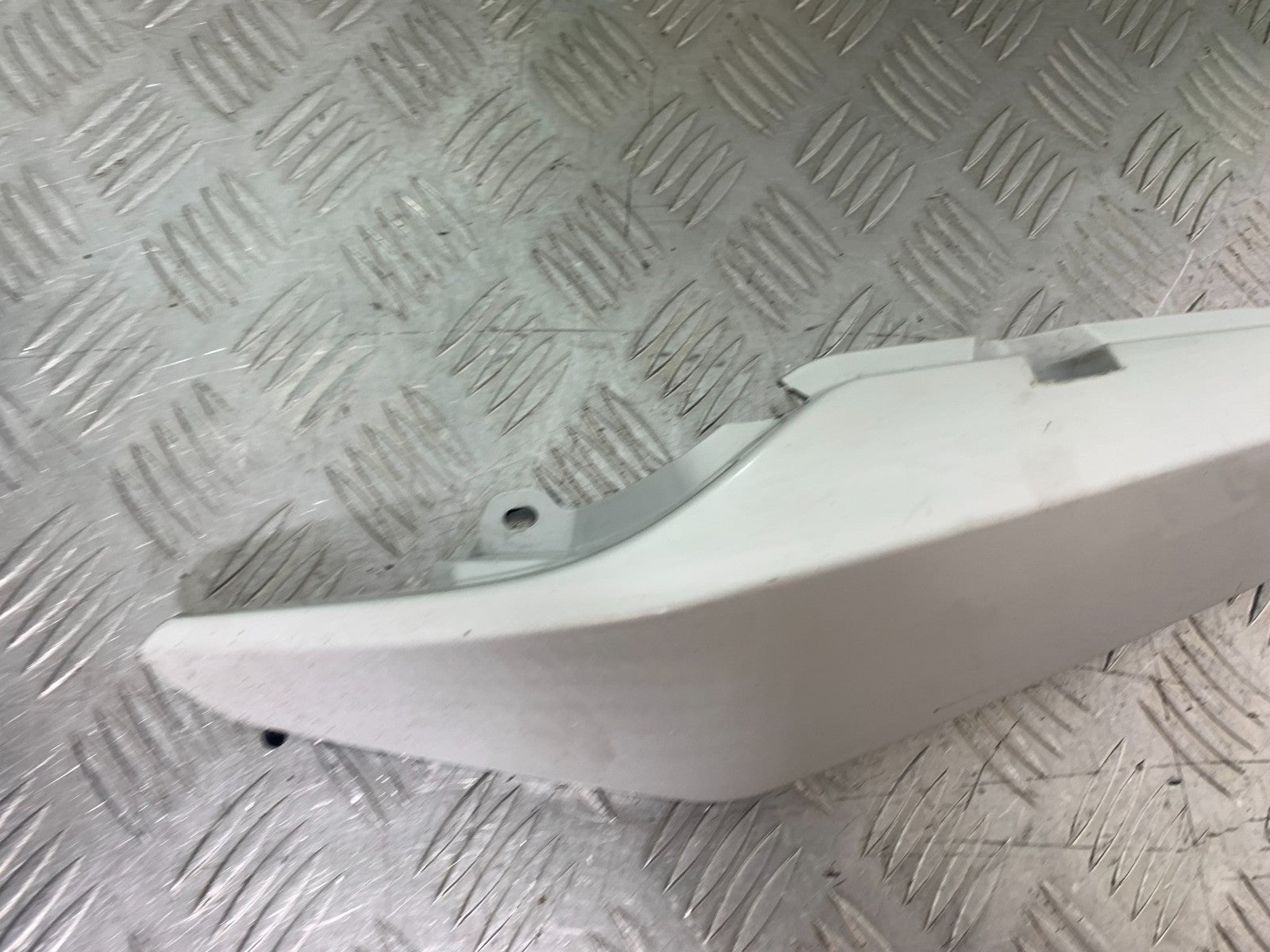 YAMAHA XJ6 XJ6-S LEFT SEAT PANEL YEAR 2009-2015  (CMB1212)