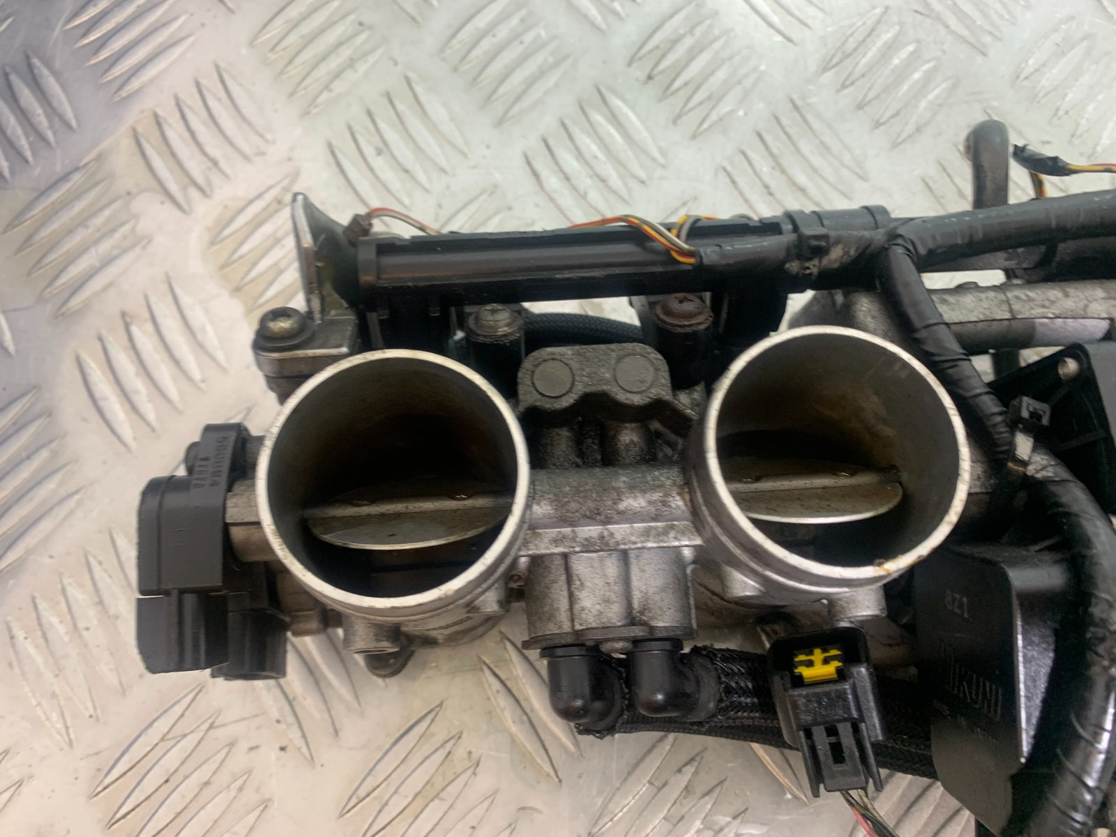SUZUKI GSF650 GSF 650 THROTTLE BODIES   YEAR 2007-2009  (CMB1161)