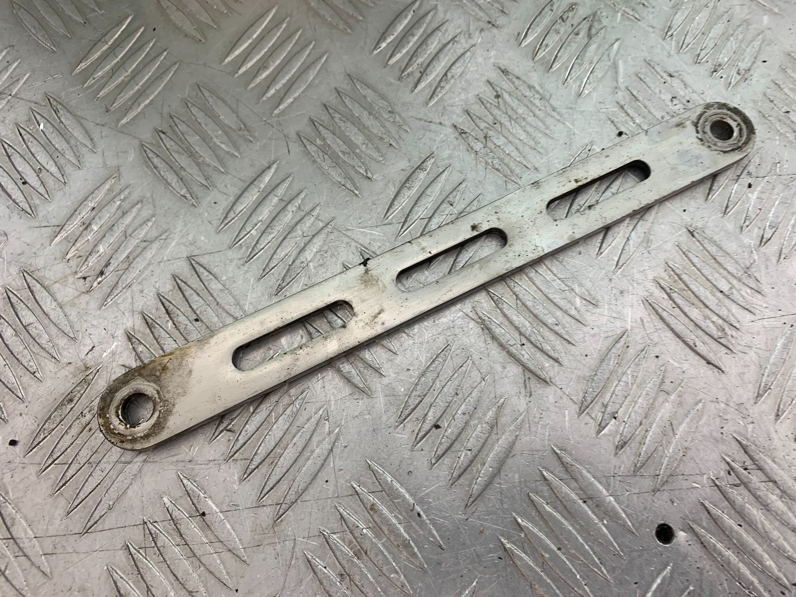 SUZUKI GSF600 GSF 600 BANDIT REAR BRAKE ARM    2000-2004 (CMB1269)