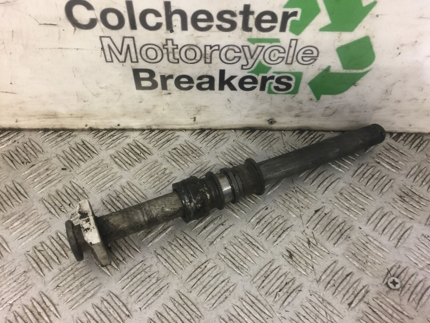 KAWASAKI ZX6R ZX636 REAR WHEEL SPINDLE YEAR 2002  (STOCK 484)