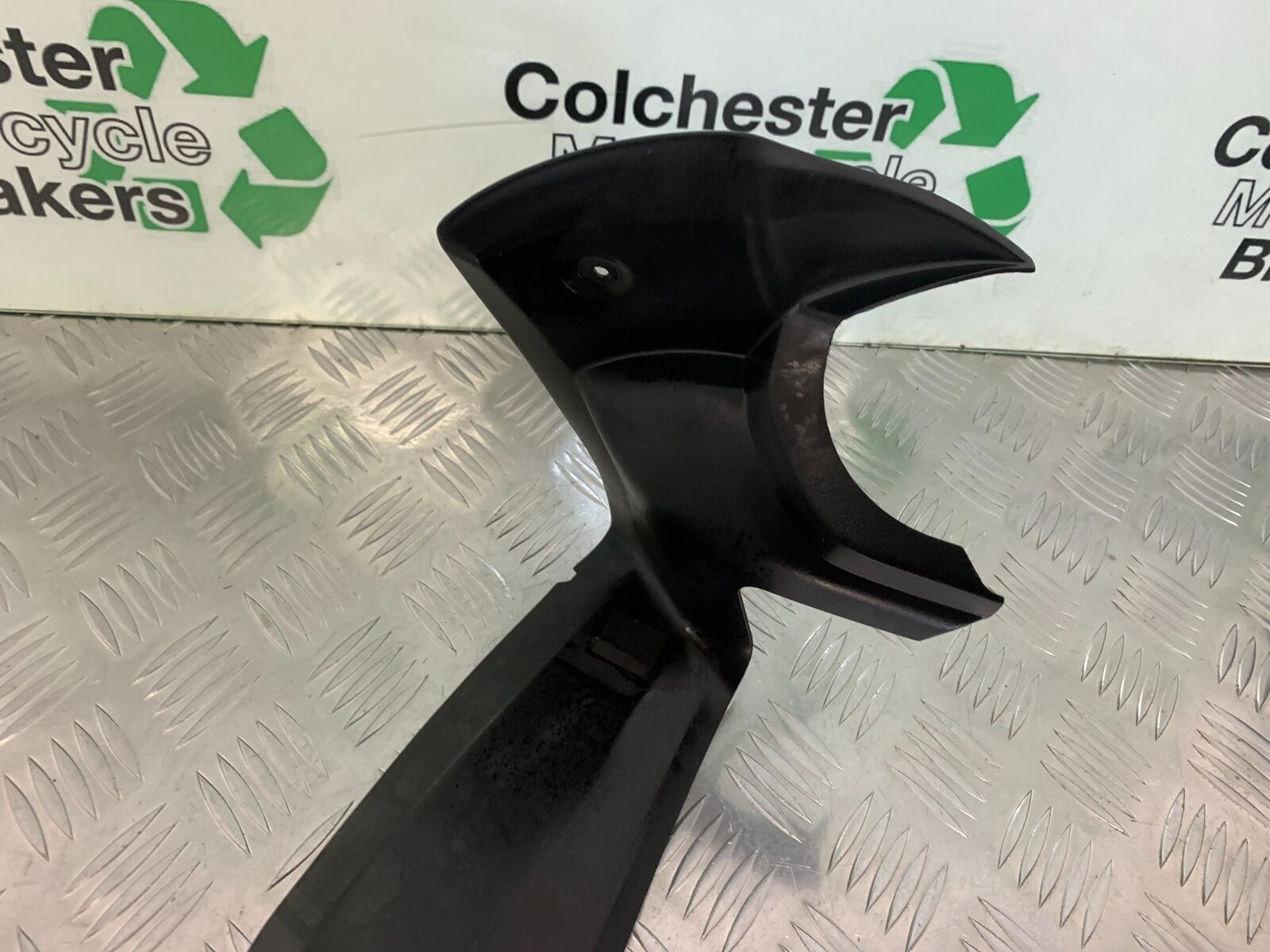 YAMAHA FZS600 FAZER 600 LEFT TOP INFILL PANEL  YEAR 2002-03  (STOCK 950)