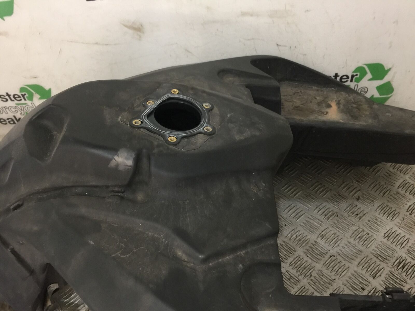 TRIUMPH TROPHY 1215 SE PETROL TANK  2012-2017 (STOCK 740)