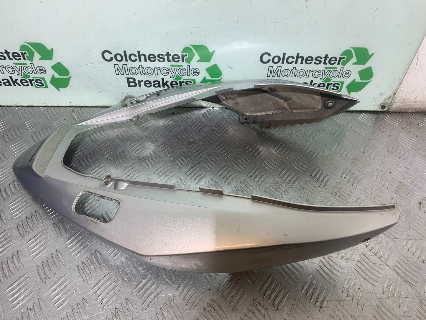 HONDA VFR800 VFR 800 V-TEC TAIL PIECE  YEAR 2002 -09 (CMB1296)