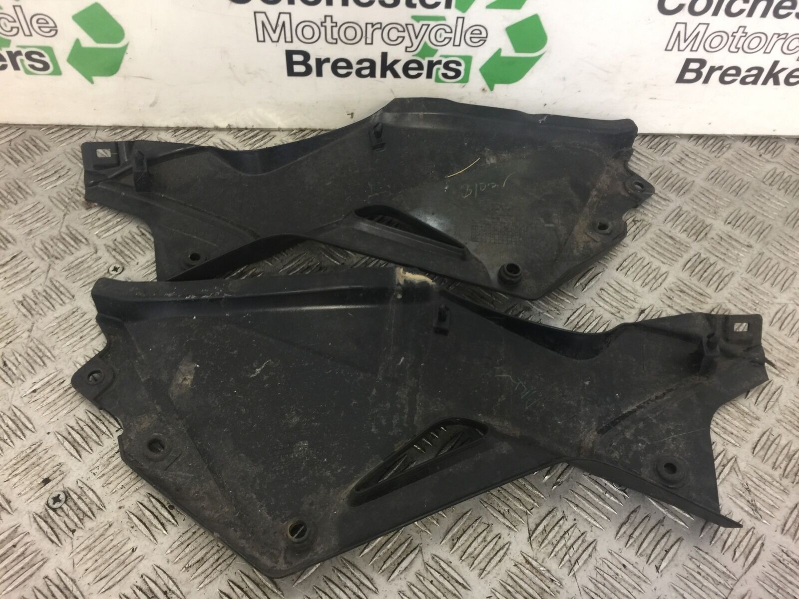 HONDA CBR125 CBR 125 LEFT & RIGHT SIDE INFILLS  YEAR 2011-2017 (STOCK 347)