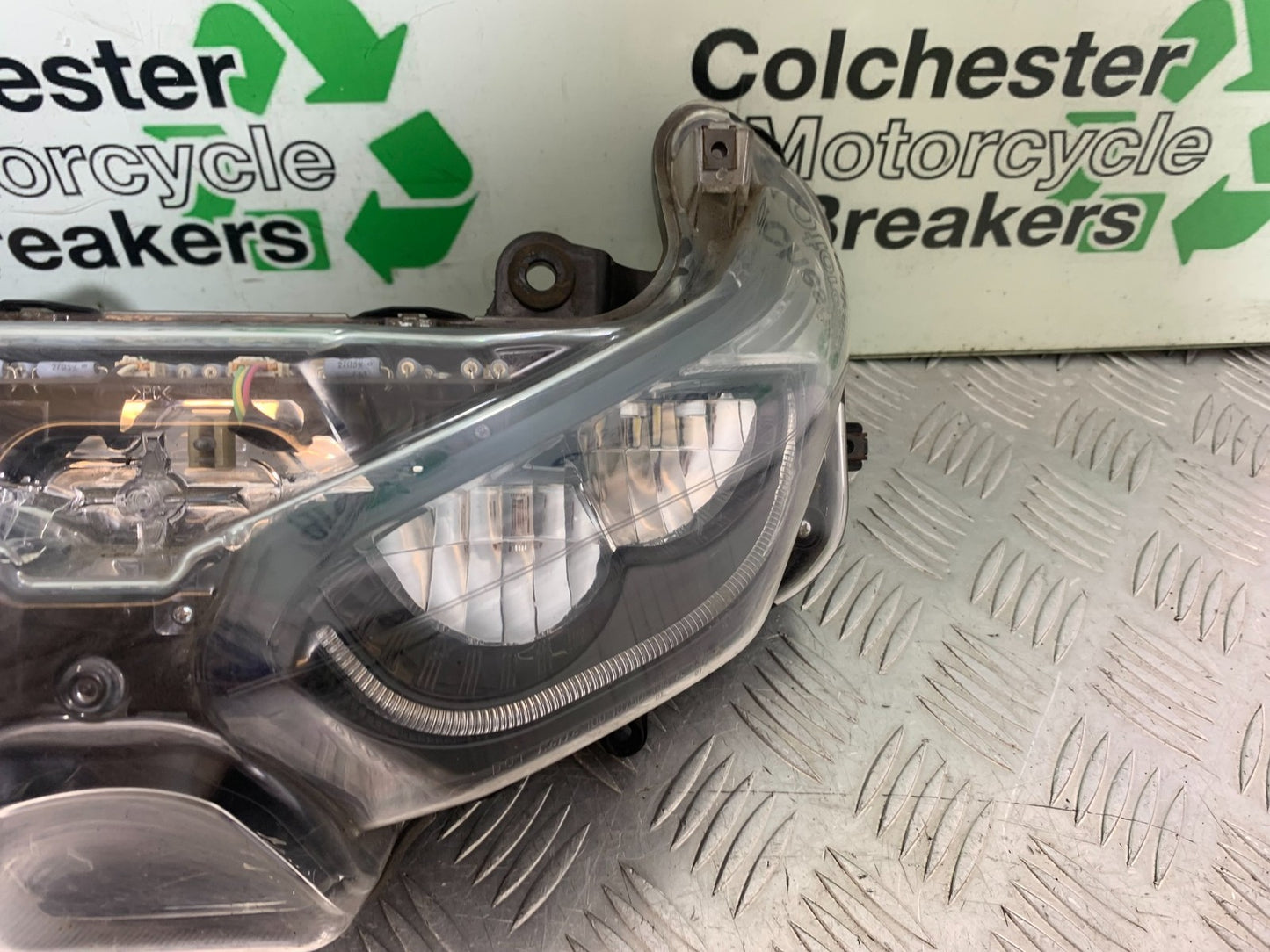YAMAHA XMAX 300 HEADLIGHT  YEAR 2017-2020 (CMB1218)