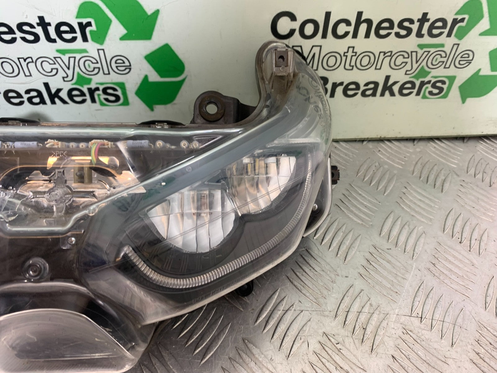 YAMAHA XMAX 300 HEADLIGHT  YEAR 2017-2020 (CMB1218)